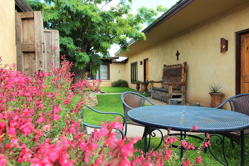 The Maverick Inn Alpine Exterior photo