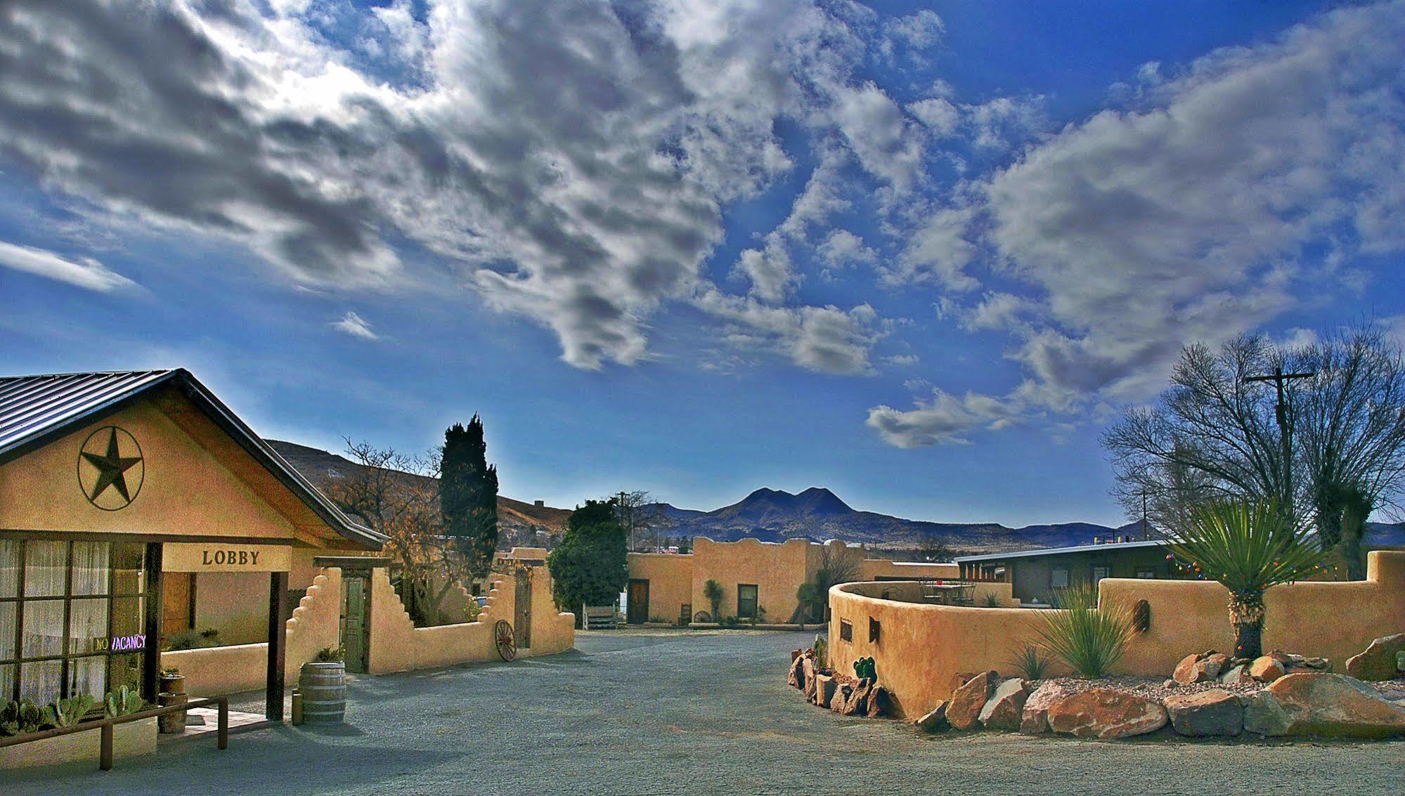 The Maverick Inn Alpine Exterior photo