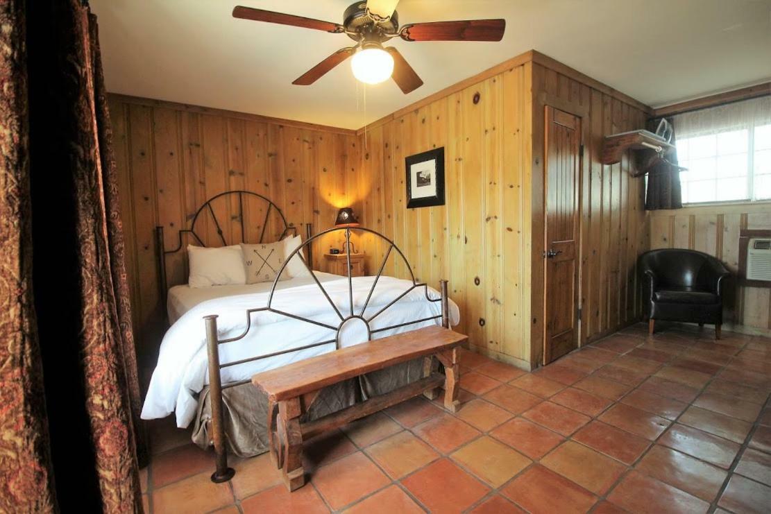 The Maverick Inn Alpine Exterior photo